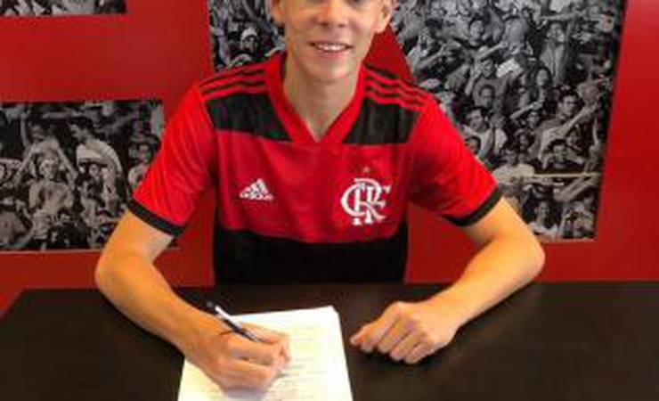 Flamengo contrata volante que se destacou na Copinha por clube paulista