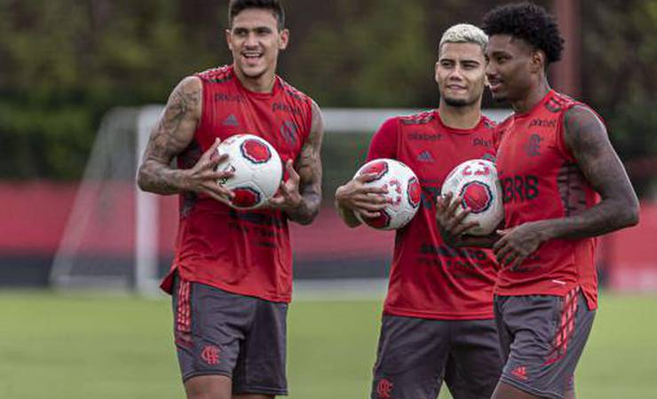 Com apenas duas baixas, Flamengo treina e se concentra para jogo contra o Madureira, pelo Carioca