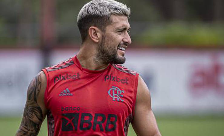 Na pele! Arrascaeta faz tatuagem em homenagem ao Flamengo; veja como ficou