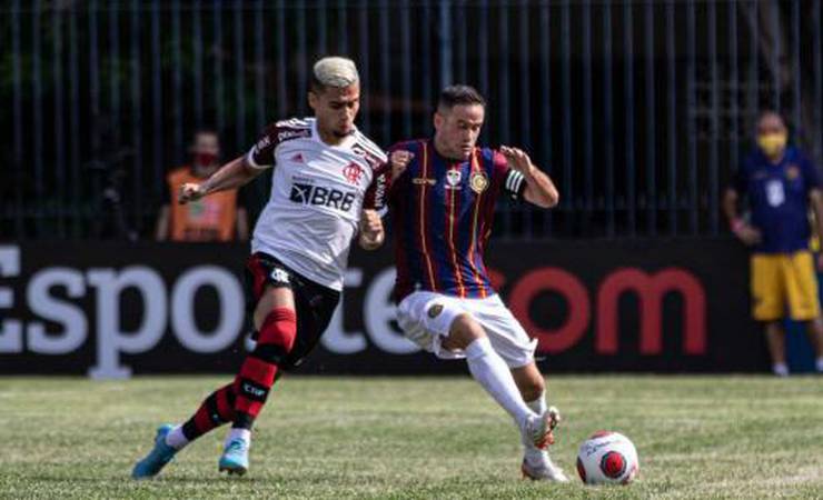 Titular sofre entorse e será reavaliado pelo Flamengo antes da Supercopa do Brasil