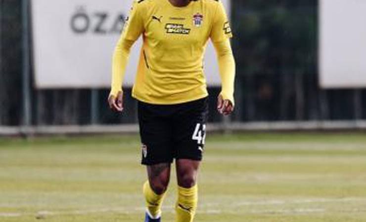 Ex-Flamengo, Bruno Viana estreia pelo Khimki, da Rússia, marcando gol