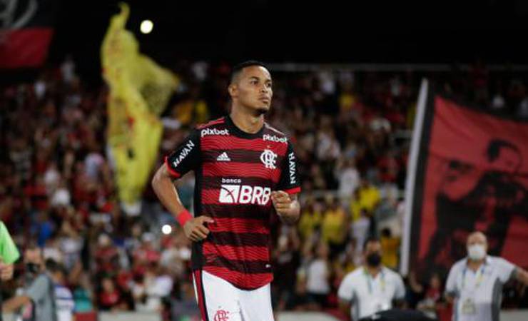 Lázaro corresponde à aposta de Paulo Sousa e vira líder de assistências do Flamengo na temporada