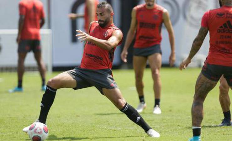 Flamengo se reapresenta com meia mais próximo do retorno; zagueiro segue trabalhando à parte do elenco