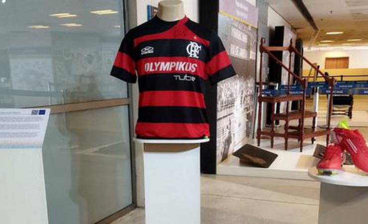Adriano Imperador recebe homenagem com espaço personalizado no Maracanã