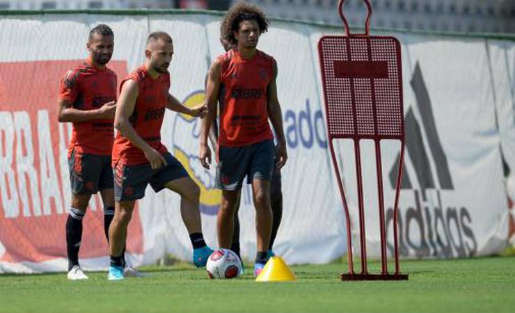 Um possível retorno e duas baixas: Flamengo segue a preparação para enfrentar o Vasco