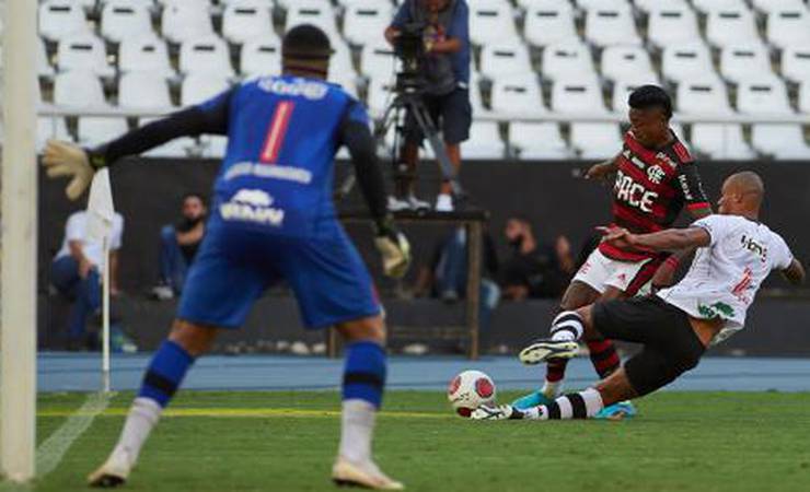 Bruno Henrique pede paz e valoriza vitória do Flamengo contra o Vasco: 'Clássico você tem que vencer'