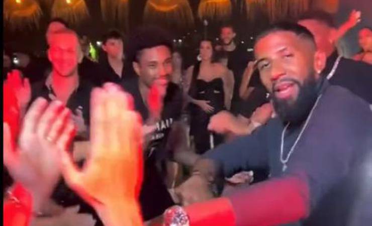 Que resenha! Jogadores do Flamengo dançam e se divertem em festa de aniversário de Diego; veja o vídeo