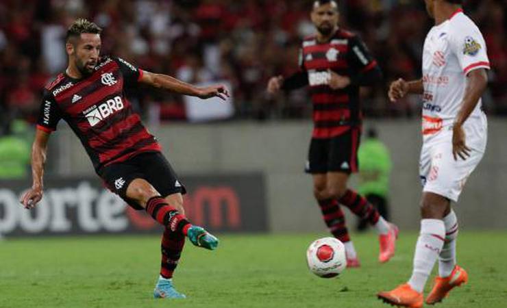 Paulo Sousa esclarece situação de Isla no Flamengo: 'Resolveu o que tinha de ser resolvido'