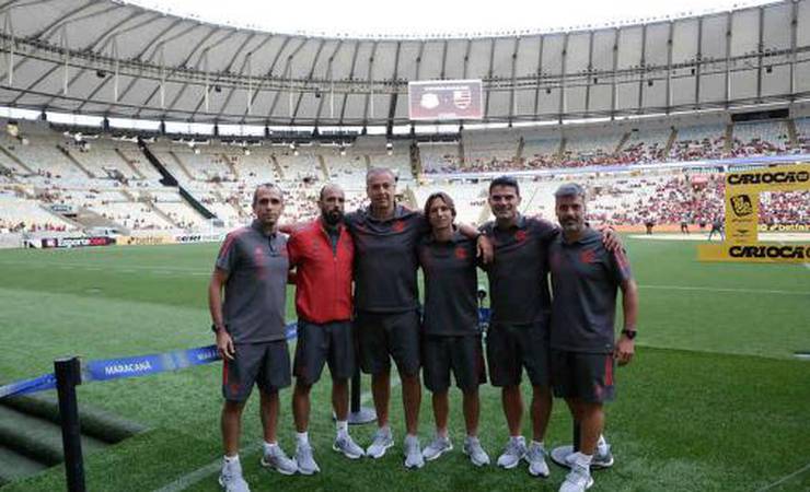 Comissão técnica do Flamengo se derrete com primeira vez no Maracanã e festa da torcida: 'Templo'