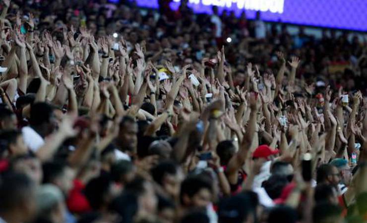 VÍDEO: Veja a festa da torcida do Flamengo na volta ao Maracanã