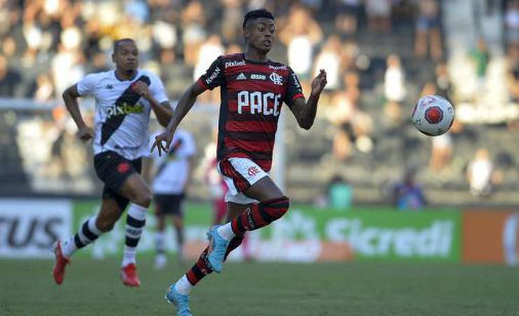Bruno Henrique luta por minutos, e Paulo Sousa indica alternativas para utilizar o atacante em seu esquema