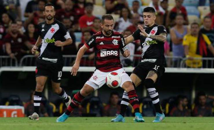Diretor do Flamengo diz que Salgado pressionou a arbitragem: 'Futebol é dentro das quatro linhas'
