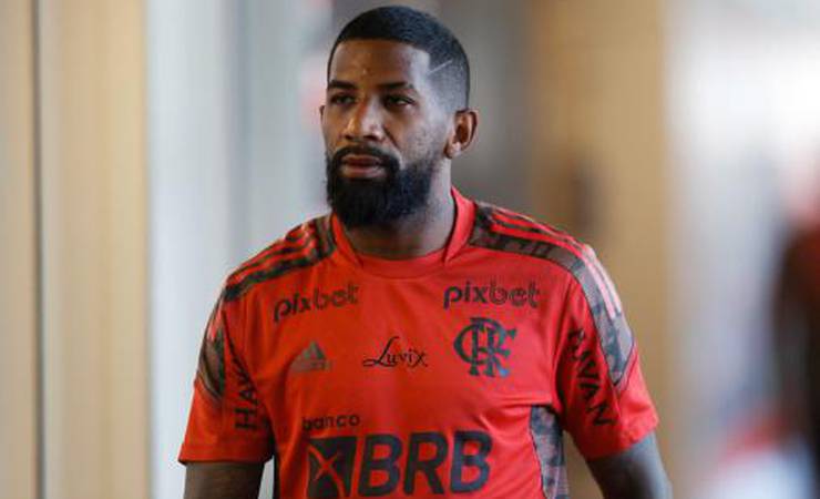 Andreas Pereira e Rodinei são baixas em treino do Flamengo