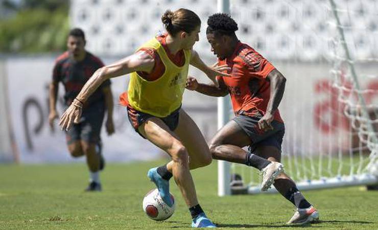 Filipe Luís enche a bola de atacante em busca de mais espaço no Flamengo: 'Não se abala com nada'