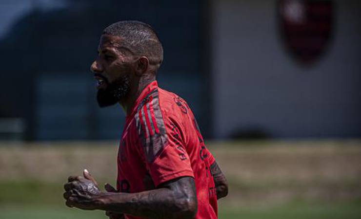 Rodinei segue treinando à parte no Flamengo; elenco folga no domingo