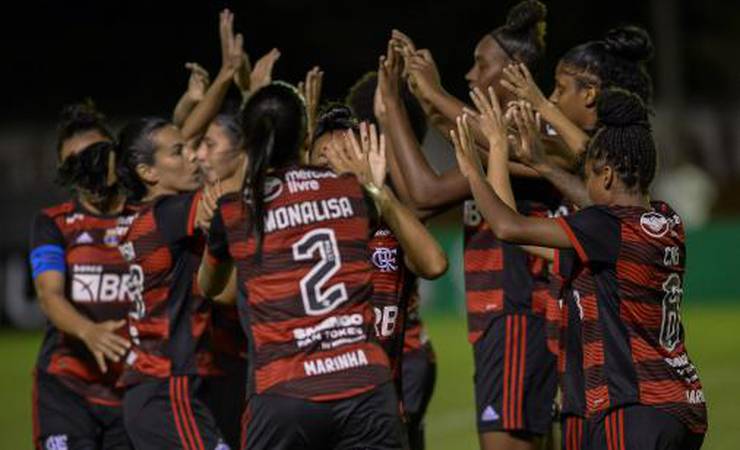 Flamengo sofre susto no início, mas vira com gol olímpico e goleia o Real Brasília pelo Brasileirão Feminino
