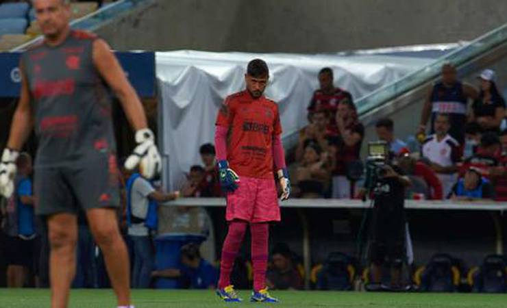 Diego Alves está fora da partida contra o Altos-PI na Copa do Brasil