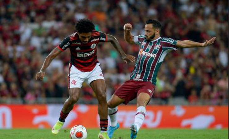 Vitinho, do Flamengo, sente dores e vira dúvida para decisão do Carioca