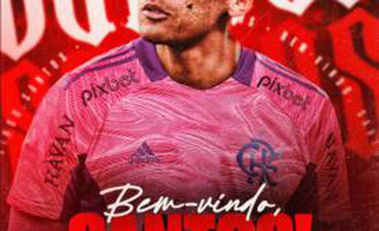 Flamengo oficializa a contratação do goleiro Santos, ex-Athletico