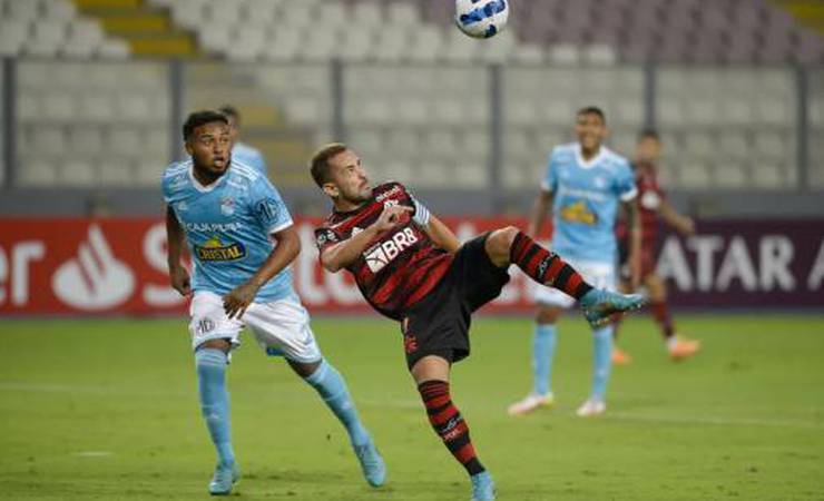 Everton Ribeiro diz que não foi informado sobre reunião com organizadas do Flamengo: 'Natural não é'