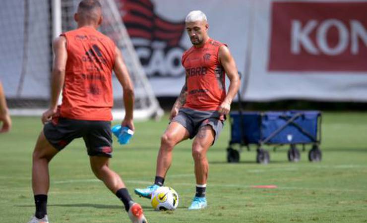 Arrascaeta avança em recuperação e pode jogar a estreia do Flamengo no Brasileirão
