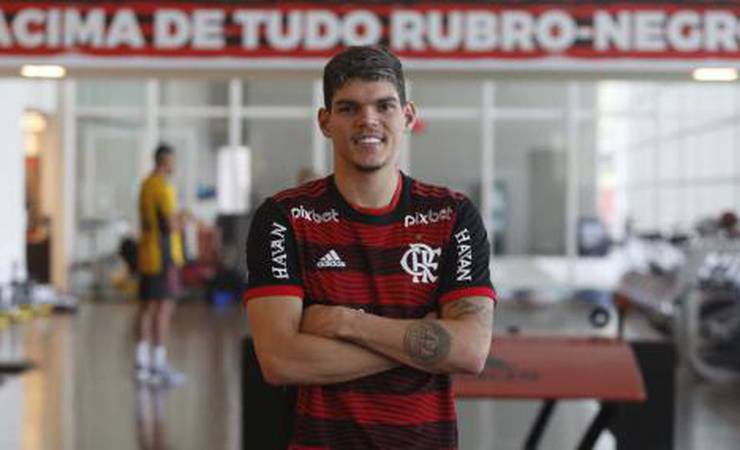 'Preparado para tudo': Ayrton Lucas é apresentado pelo Flamengo no Ninho