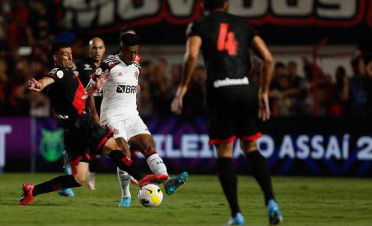VÍDEO: veja os melhores momentos do empate entre Flamengo e Atlético-GO pelo Brasileirão