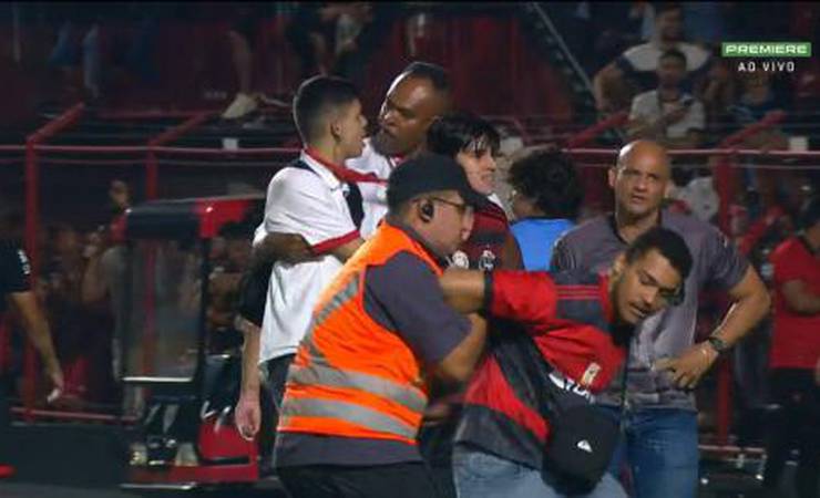 Estreia de Atlético-GO e Flamengo no Brasileirão termina com invasões em campo