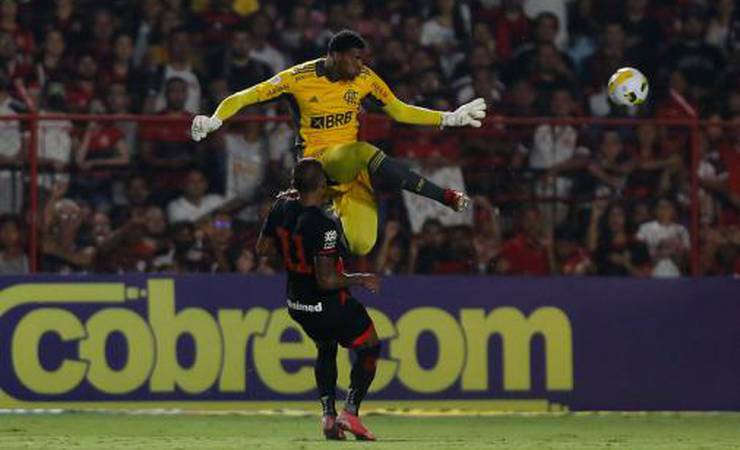 Hugo deve ser mantido no gol do Flamengo nos próximos jogos; Paulo Sousa fala sobre Santos e Diego Alves