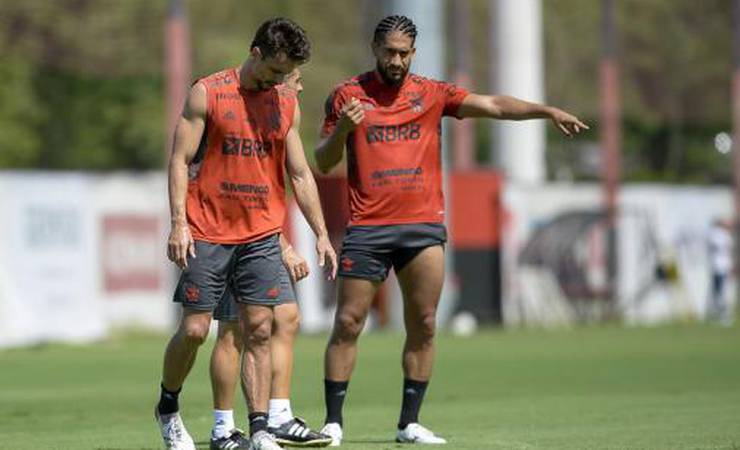 VÍDEO: Rodrigo Caio avança em recuperação e treina com Pablo, próximo de estrear no Flamengo