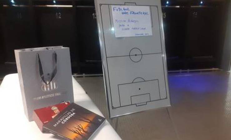 Exemplo: após derrota na Libertadores, Talleres limpa vestiário e deixa presentes para o Flamengo
