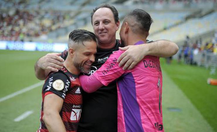 Rogério Ceni enaltece semelhança da equipe que dirigiu em 2020/21 com o Flamengo atual