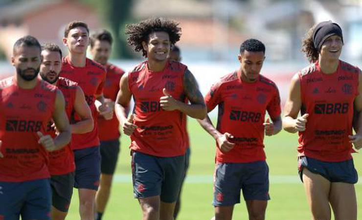 Quatro titulares do Flamengo chegam para jogo com o Athletico, neste sábado, em sequência desgastante