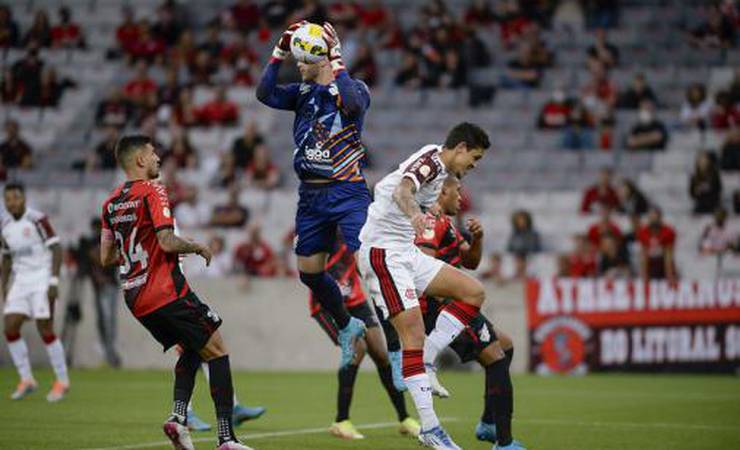 Em derrota, Flamengo tem o menor número de finalizações no Brasileiro e alto índice de bolas alçadas