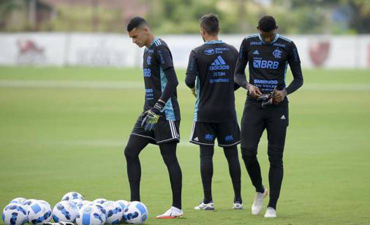 Site vaza possível novo uniforme de goleiros do Flamengo