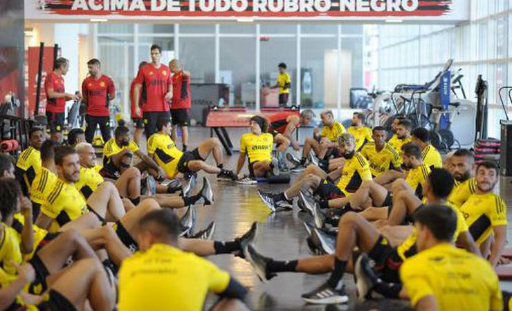 Flamengo segue preparação para jogo na Libertadores e vê Vitinho avançar na recuperação