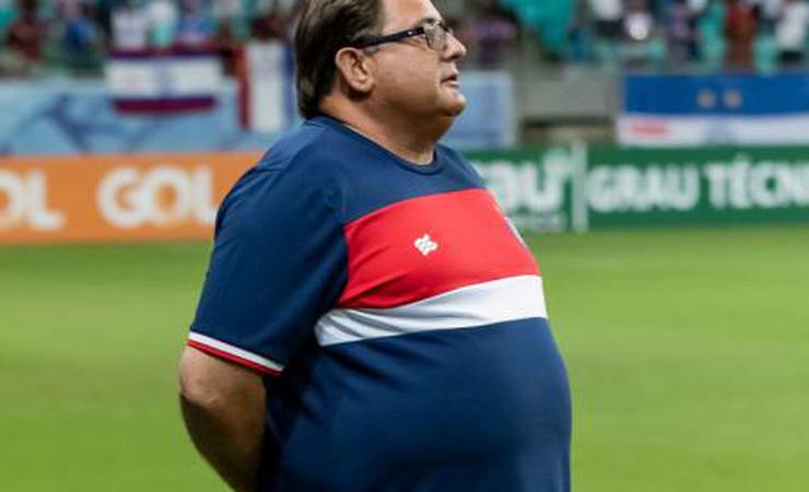 Bahia comunica a demissão do técnico Guto Ferreira