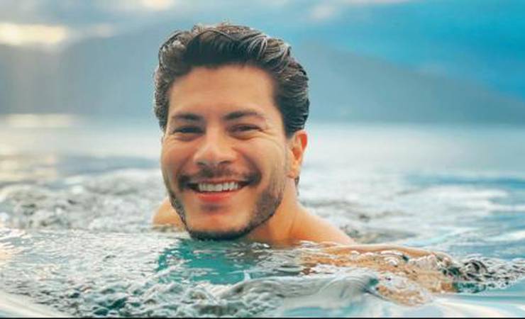 Nadador do Botafogo, patrocinado pela Xuxa e torcedor do Flamengo: a ligação de Arthur Aguiar com esporte