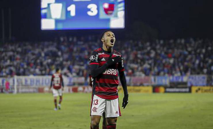 VÍDEO: Lázaro celebra 'momento lindo' ao chegar a nove participações em gols pelo Flamengo no ano