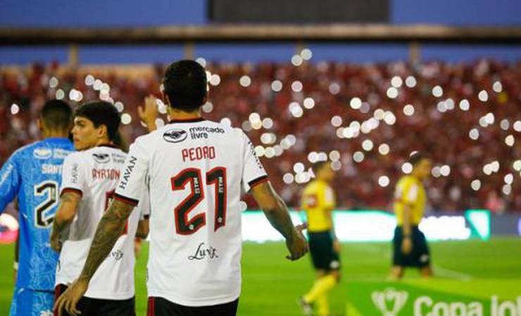 Pedro publica mensagem à torcida e deixa futuro no Flamengo em aberto