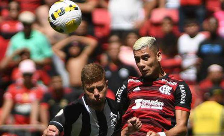 Mauro Cezar reclama da Central do Apito em Flamengo x Botafogo: 'Desserviço ao futebol'