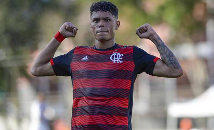 Saiba quem é Mateusão, jovem atacante sensação da base do Flamengo
