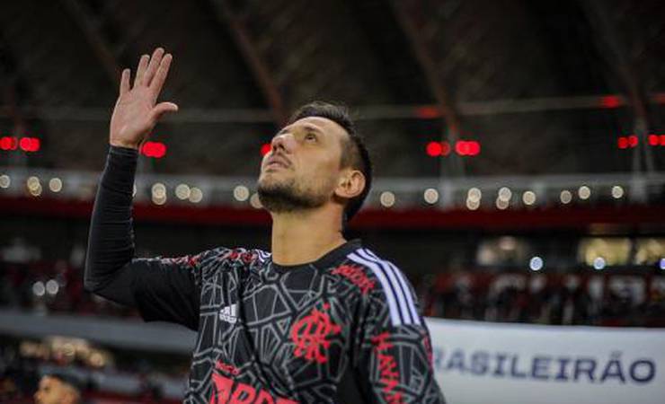 Diego Alves elogia goleiros do Flamengo e abre o jogo sobre aposentadoria: 'Não somos eternos'