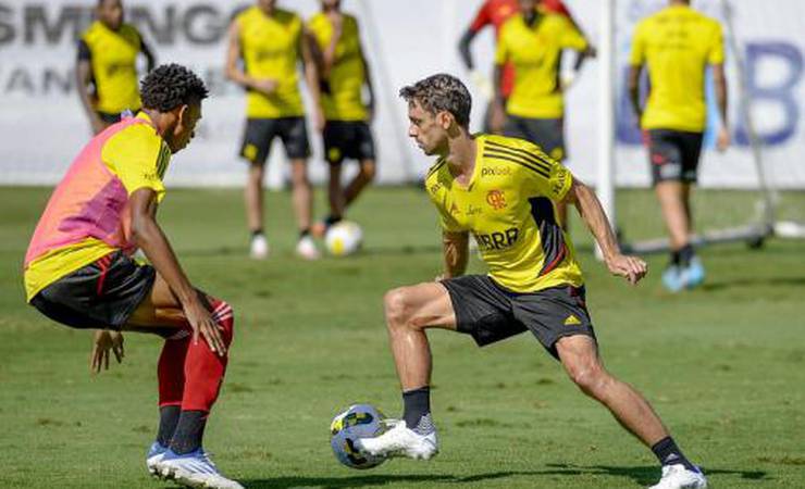 Zagueiro treina com o grupo e reforça o Flamengo contra o Atlético-MG