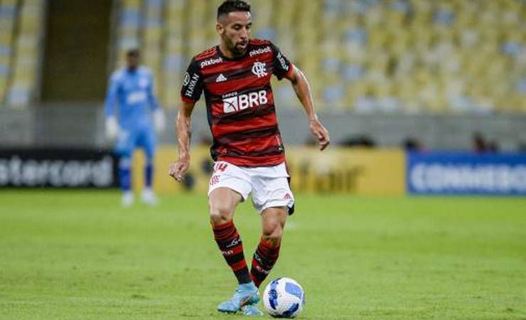 Flamengo libera Isla, que fica próximo de retornar à Universidade Católica