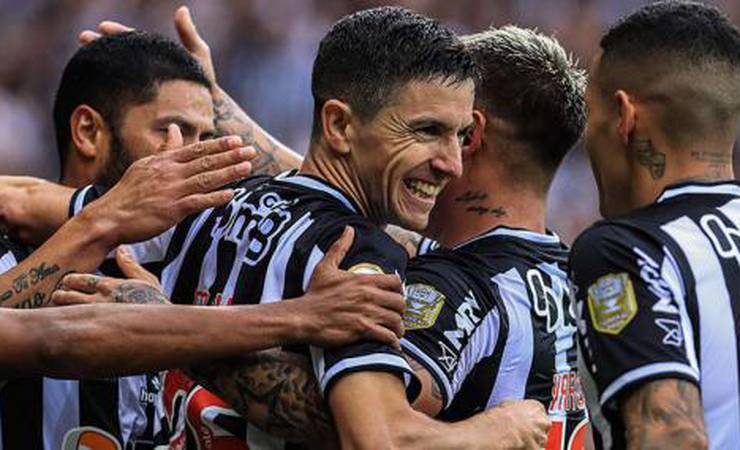 No Mineirão lotado, Atlético-MG vence o Flamengo no primeiro de dois duelos seguidos