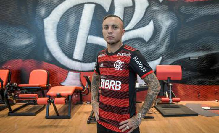 Everton Cebolinha espera reencontrar bom futebol no Flamengo: 'Ser feliz com o Manto Sagrado'