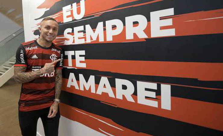 VÍDEO: Flamengo oficializa contratação de Everton Cebolinha