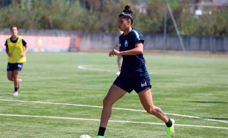 Flamengo anuncia contratação da atacante argentina Sole Jaimes