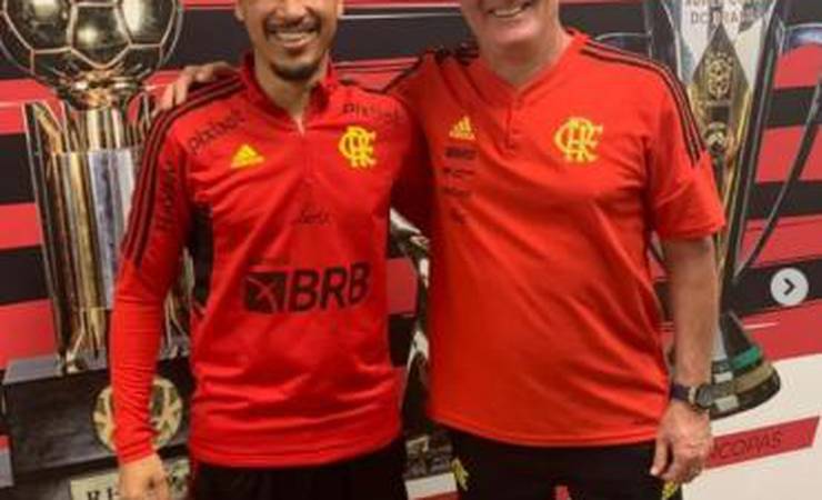 Após lançar pré-candidatura para deputado estadual, roupeiro com 20 anos de Flamengo é demitido do clube